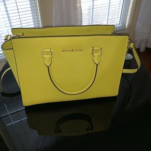 Michael Kors Selma handbag